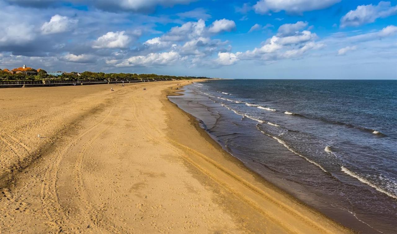 Great 8 Berth Caravan For Hire At Southview Holiday Park In Skegness Ref 33025E Eksteriør bilde